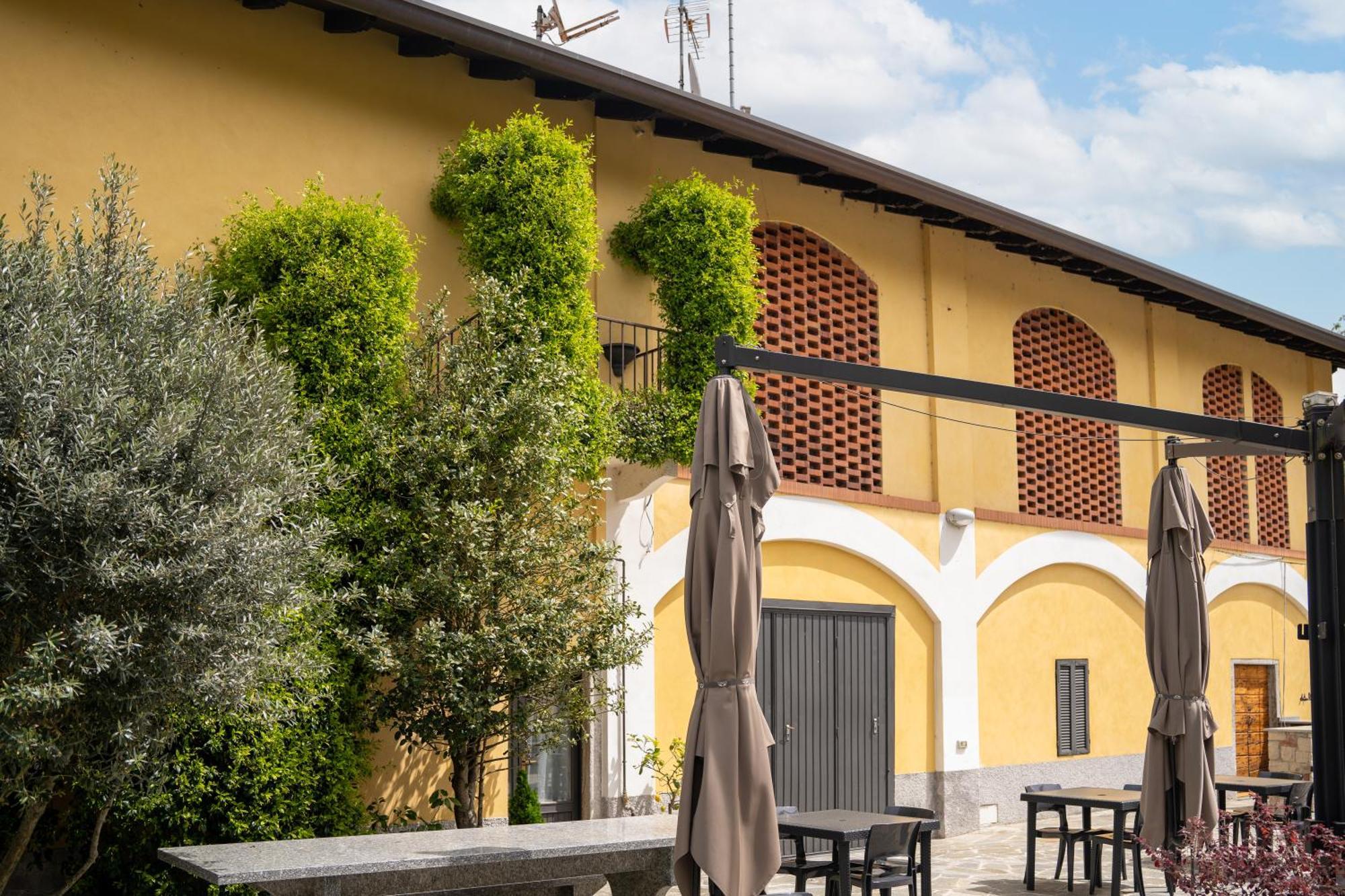 B&B Osteria Dello Sperone Lonate Pozzolo ภายนอก รูปภาพ